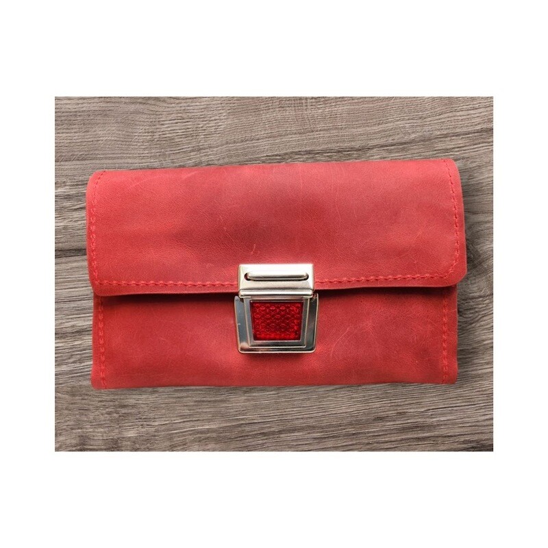 KUHIE®, Clutch "XL" aus Leder in rot, 20 x 14 cm KUHIE®, Clutch "XL" aus Leder in rot, 20 x 14 cm