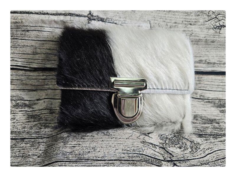 Kuhfellgeldbörse "M" Cowgirl Kuhfellgeldbörse "M" Cowgirl