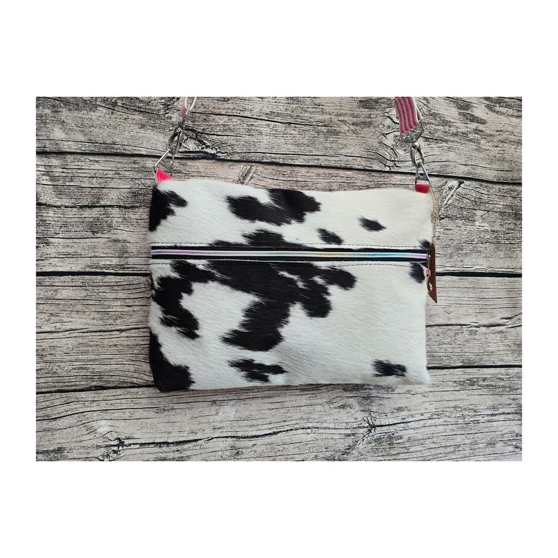 Kuhfelltasche "Pia" schwarz-weiß -pink Kuhfelltasche "Pia" schwarz-weiß -pink
