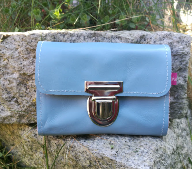 KUHIE®,  Geldbeutel/Geldbörse Größe "M" aus hellblauem Leder