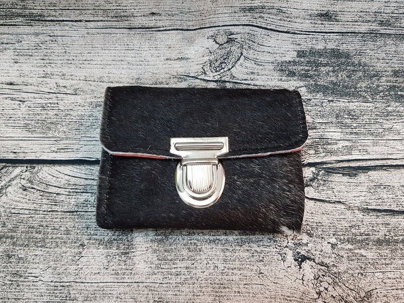 KUHIE®, Kuhfell Geldbeutel/Geldbörse Größe "M" in schwarz KUHIE®, Kuhfell Geldbeutel/Geldbörse Größe "M" in schwarz