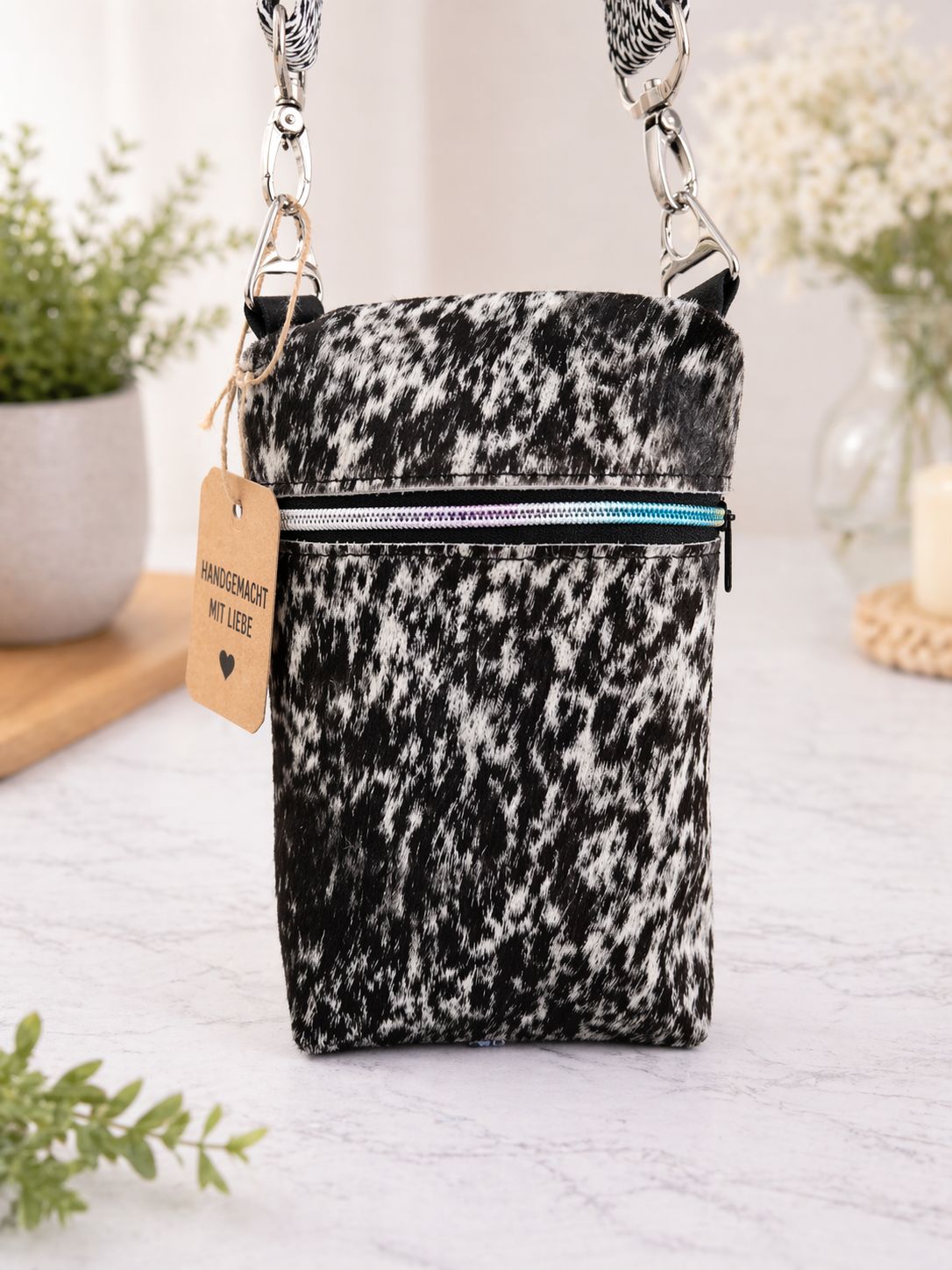 Kuhfelltasche "Mia" schwarz-weiß