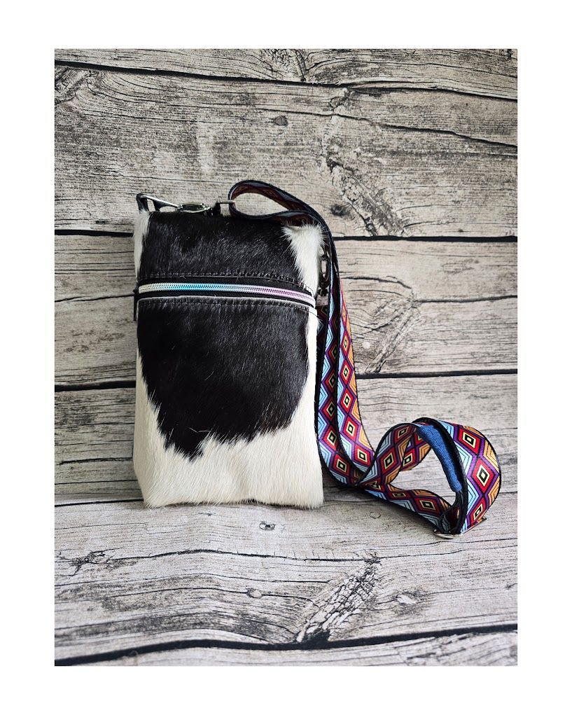 Kuhfelltasche "Mia" schwarz-weiß-Jeans
