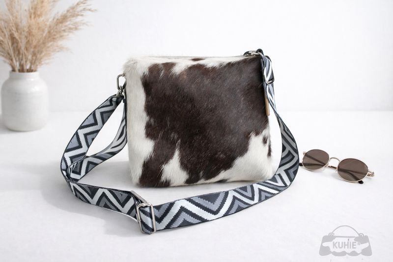 KUHIE - ELINA - schwarz/weiß - Kuhfell-Leder-Crossbody Tasche