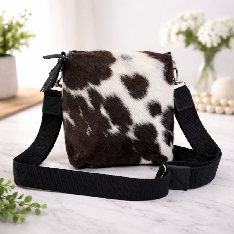 KUHIE - ELINA "S" - schwarz/weiß - Kuhfell-Leder-Crossbody Tasche KUHIE - ELINA "S" - schwarz/weiß - Kuhfell-Leder-Crossbody Tasche