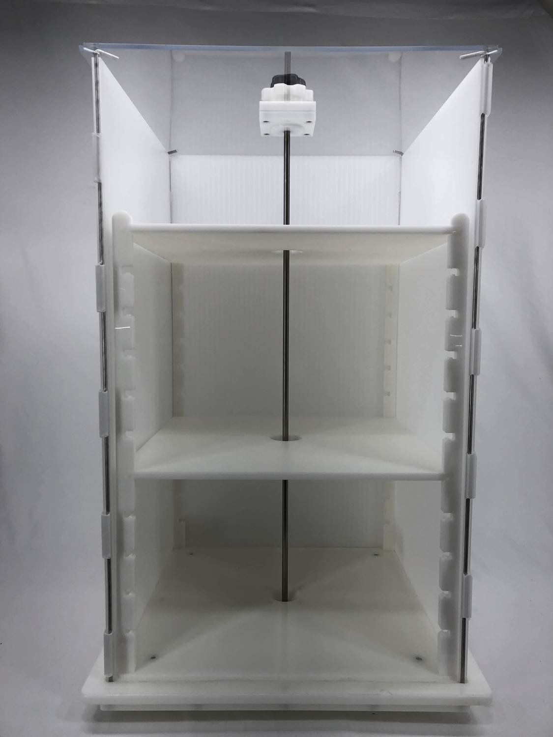 The Small Extra Tall CakeSafe with Shelves