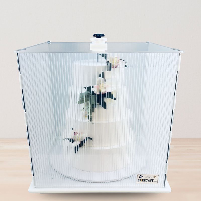 The CakeSafe Cake Transporter 23 x 23 x 22 - Large/Short