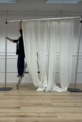 Aluminiowy Stelaż teleskopowy - ścianka za Parą Młodą- wypożyczenie
