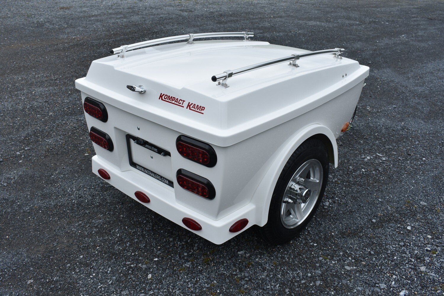 Options Shown: Fender Lightbar, Alloy Wheels, Luggage Rack, and Chrome Trim