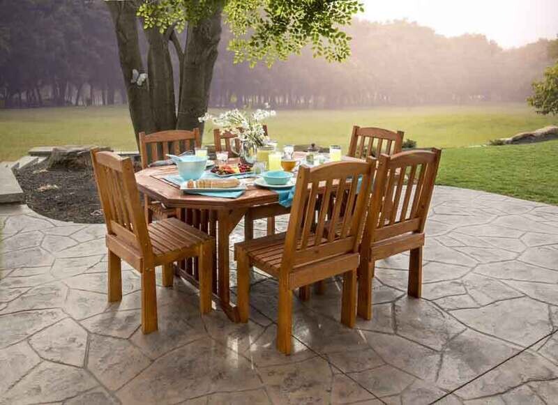 Dining & Picnic Tables