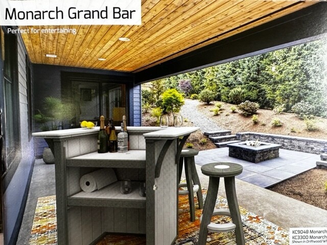 Monarch Grand Bar and Bar Stools Set