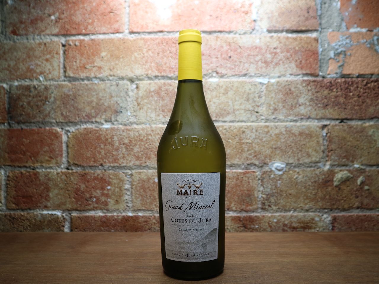 ON SPECIAL Domaine Maire et Fils &#39;Grand Minéral&#39; Côtes du Jura Chardonnay, Jura FRA