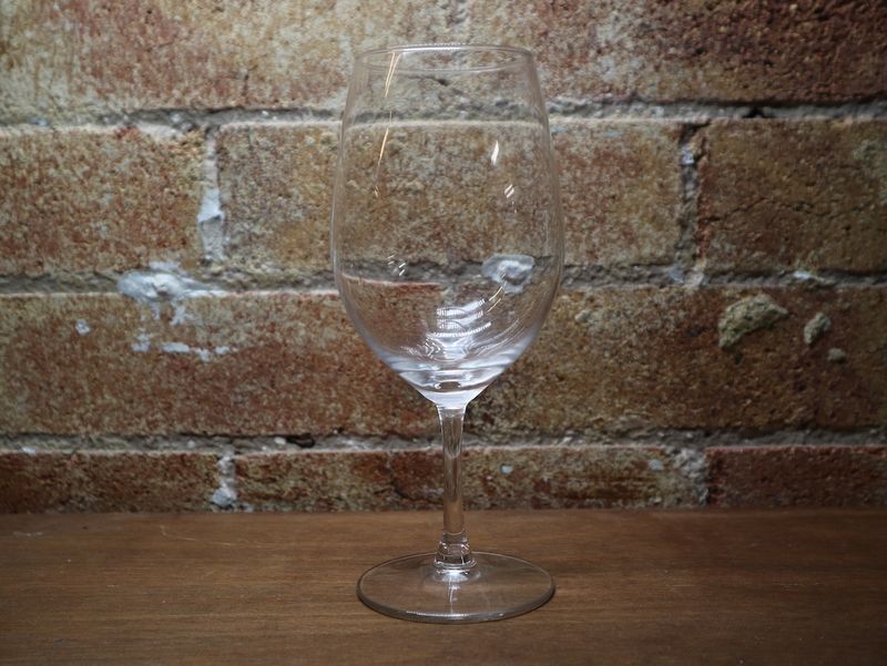 VERTICAL LINE Wine Glass Long Stem
