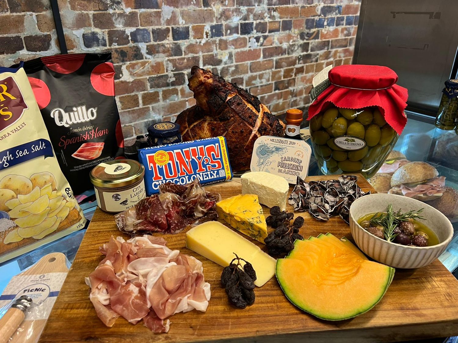 THE HOSTING CHRISTMAS BONANZA HAMPER