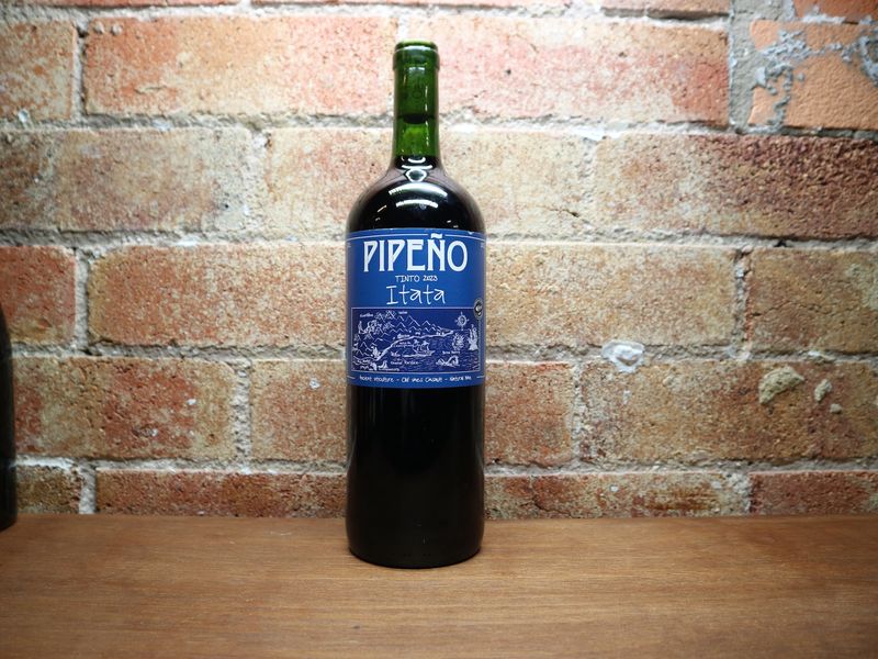 Leo Erazo 'Los Viñateros Bravos' Pipeño Tinto Cinsault 1L, Itata CHL