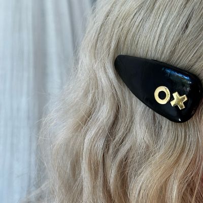 XO HAIR CLIP