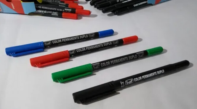 Marcador Permanente de dos puntas Duplo.