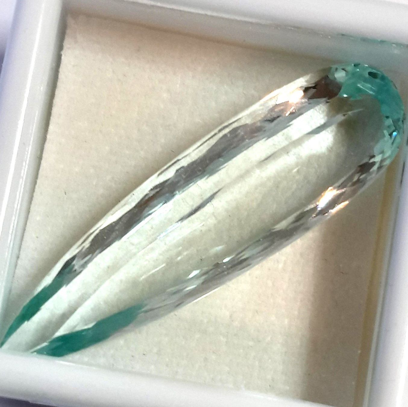 Aigue-marine poire 38.98 ct