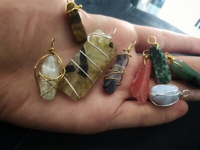 Pendant with crystals