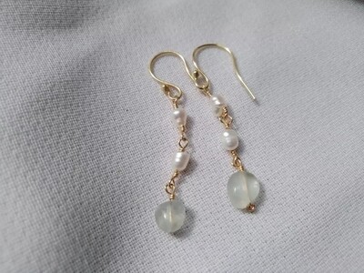 Earrings with chrysopazio