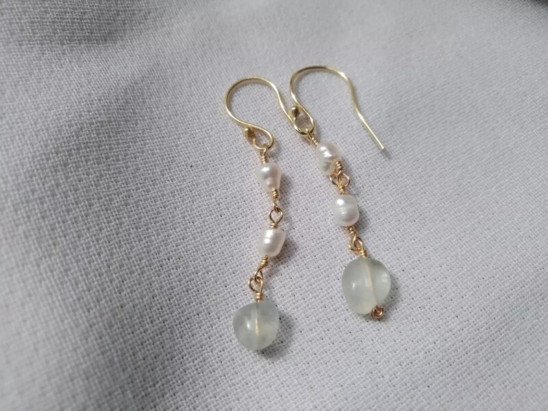 Earrings with chrysopazio