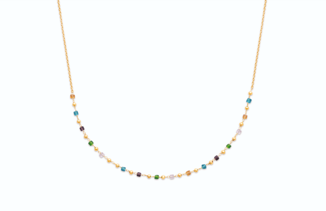 Collier ornées de perles de couleurs