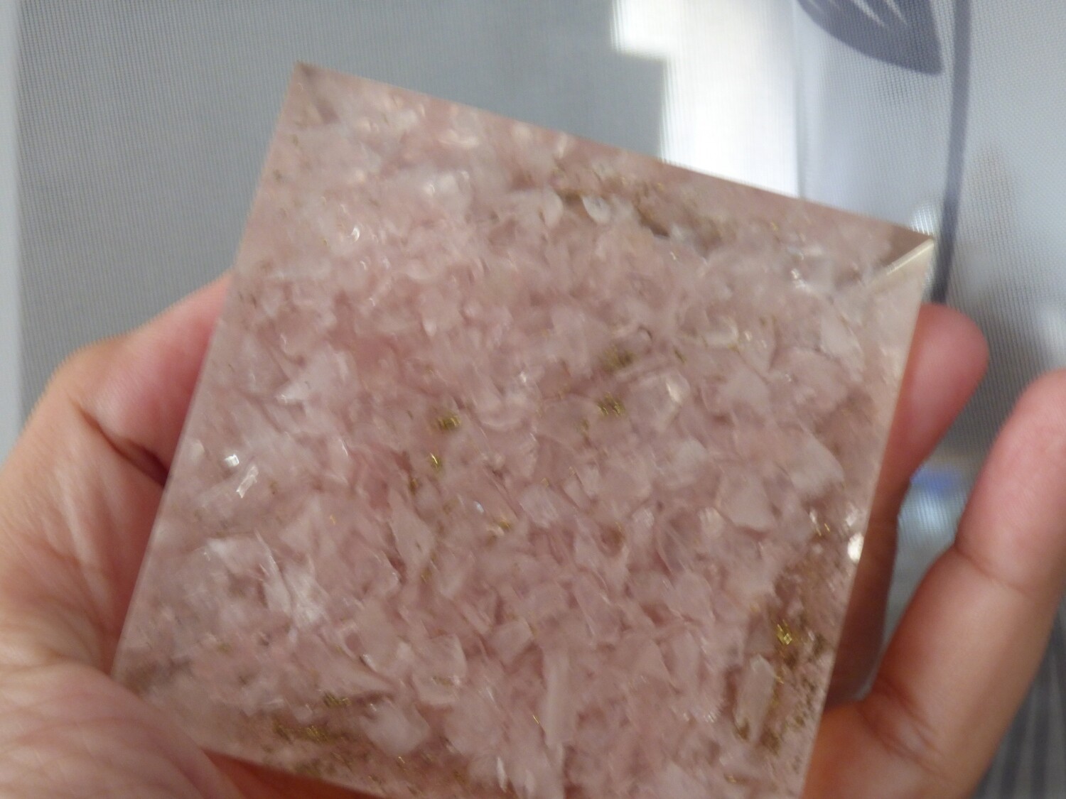 Grand Pyramide d&#39;orgone en cristal de citrine avec symbole de fleur de vie  75mm/71mm