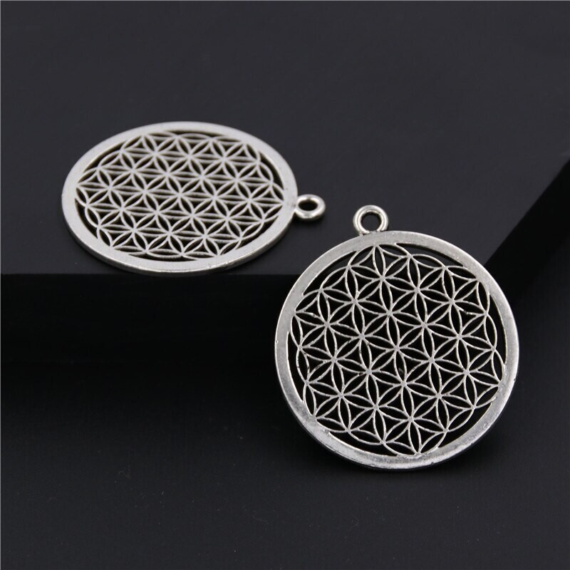 Deux Pendentifs géométrique couleur argent, fleur de vie