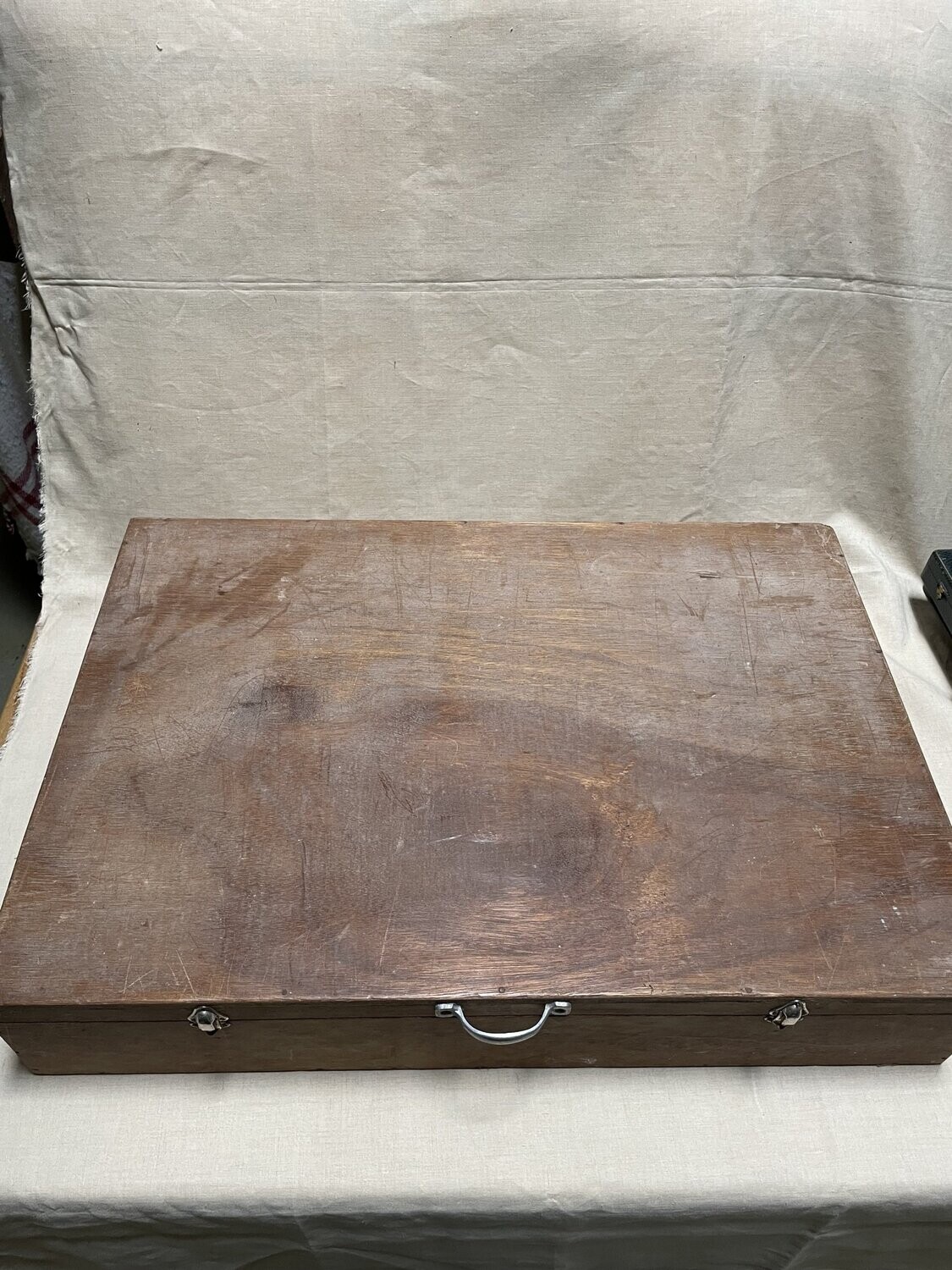 Mallette en bois - Dimensions 69.5 cm x 47.5 cm x 14 cm