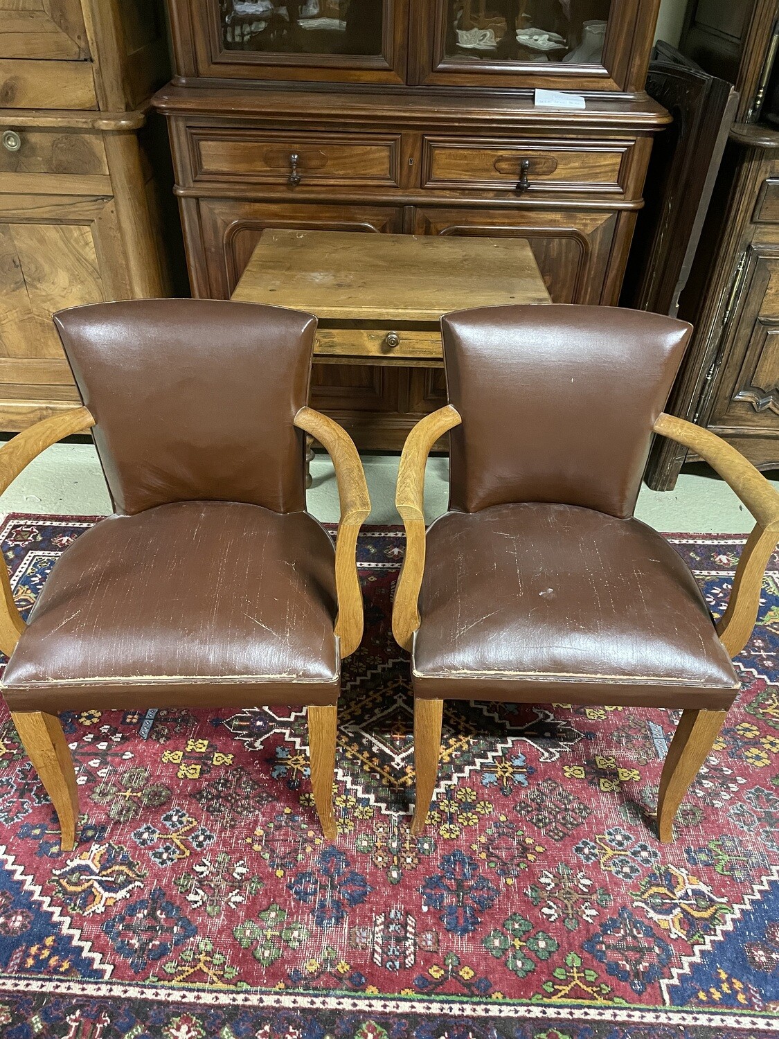 Paire de fauteuils bridge à garniture  marron. vers 1930. H-80