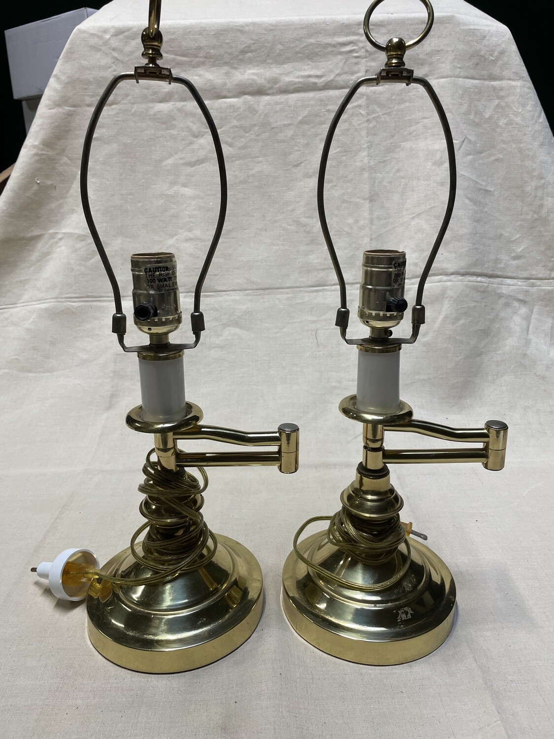 Rare paire de lampes liseuses à fût coudé doré - très décoratives et originales - hauteur : 24 cm