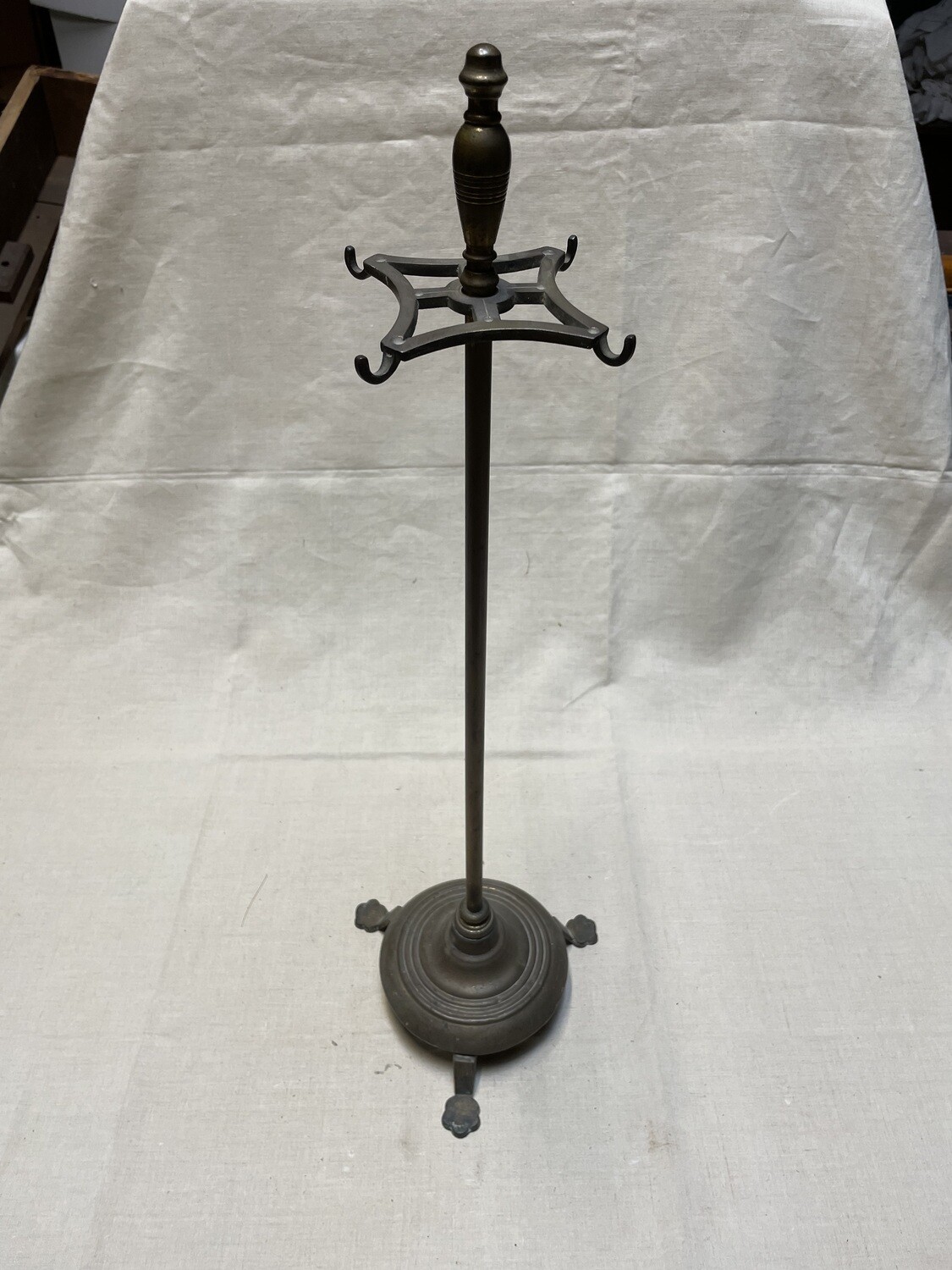Porte accessoires en métal. H-68