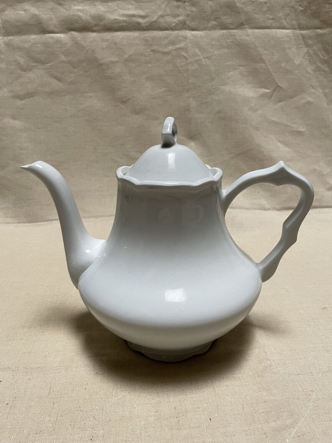 Théière en porcelaine blanche - Hauteur 20 cm et Largeur 24 cm