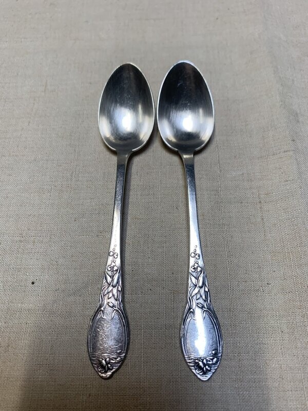 Lot de 2 petites cuillères en métal argenté