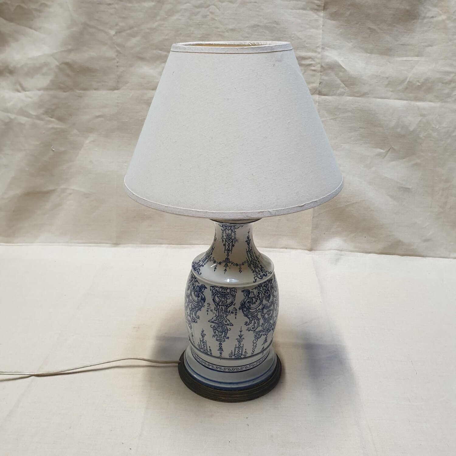Lampe en faïence attribuée à Gien. H_29 cm