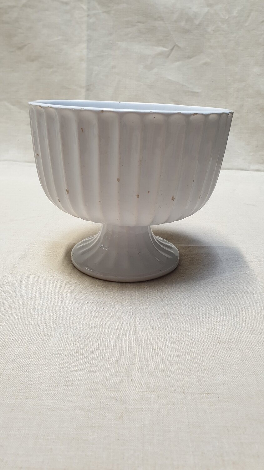Coupe en porcelaine. H-13 D-15.5