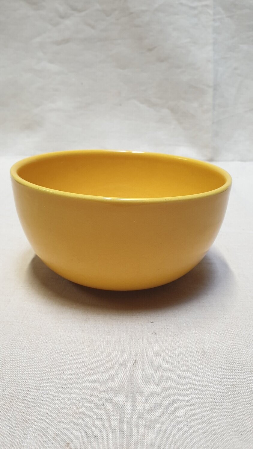 bol en porcelaine jaune orangé. H-8 D-16