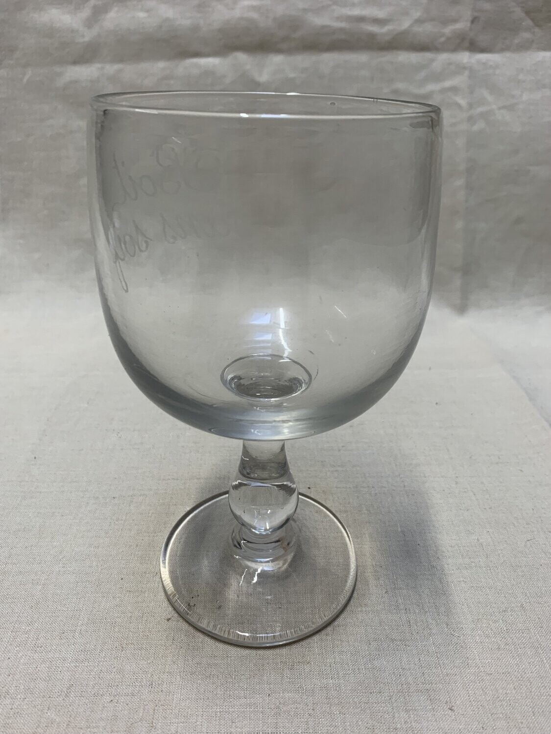 Grand verre humoristique ,   avec inscription "Boit sans soif" - Hauteur 18.5 cm