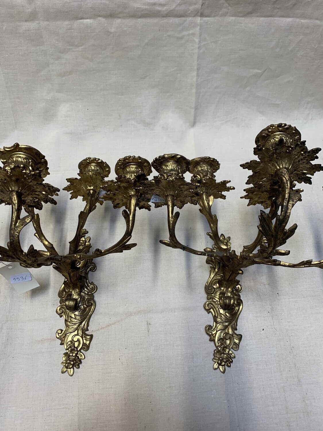 Rare et magnifique paire d'appliques murales en bronze doré à 5 lumières,  Dimensions 30 cm x 30 cm