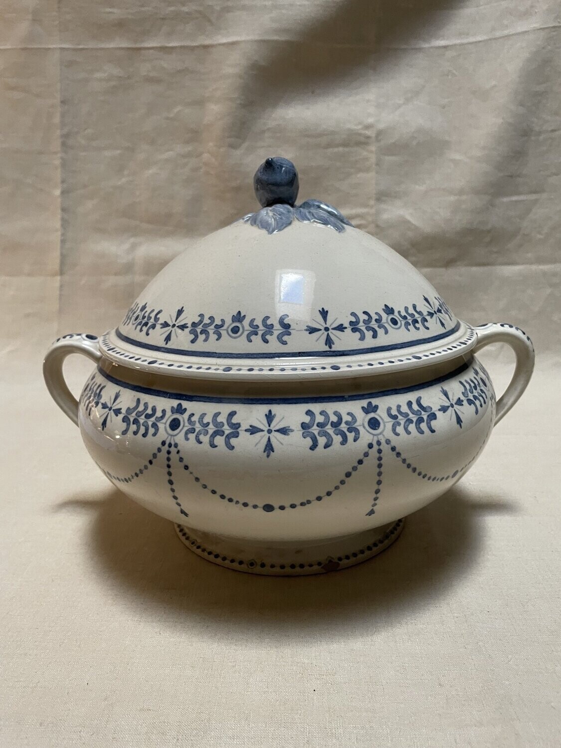 Magnifique soupière en porcelaine, de la maison Géo Rouard, à Lille