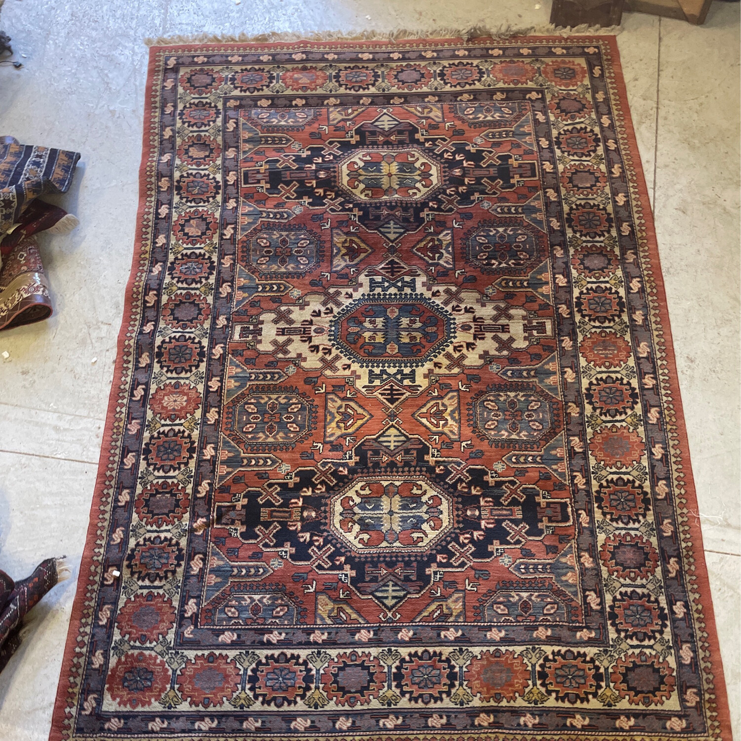 Louis de Poortere (Belgique) : Tapis en laine à décor de trois caissons d'après Soumak Kadjar - Classement T5 par l'I.C.C.O - 287 x 197 cm