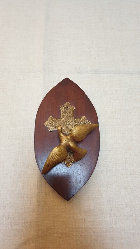 Cadre religieux avec croix et colombe - 17 cm