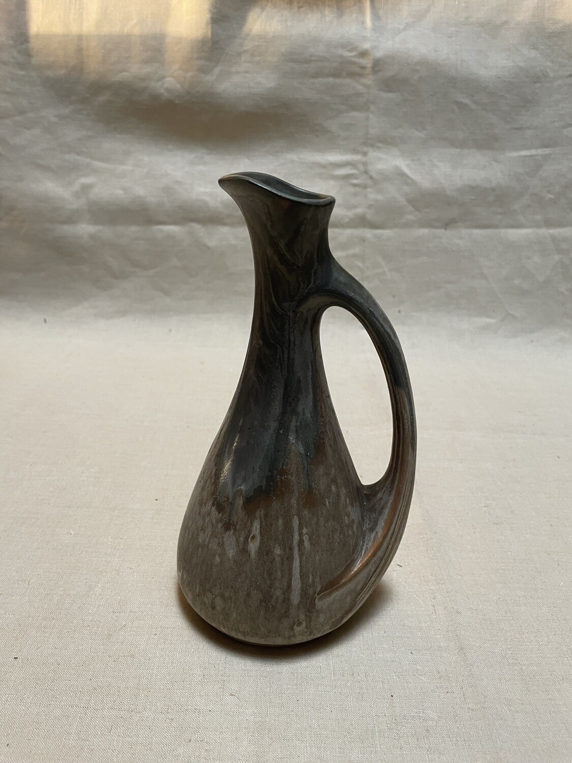 Pichet en grès émaillé brun vert - DEMBAC - Hauteur 20,5 cm