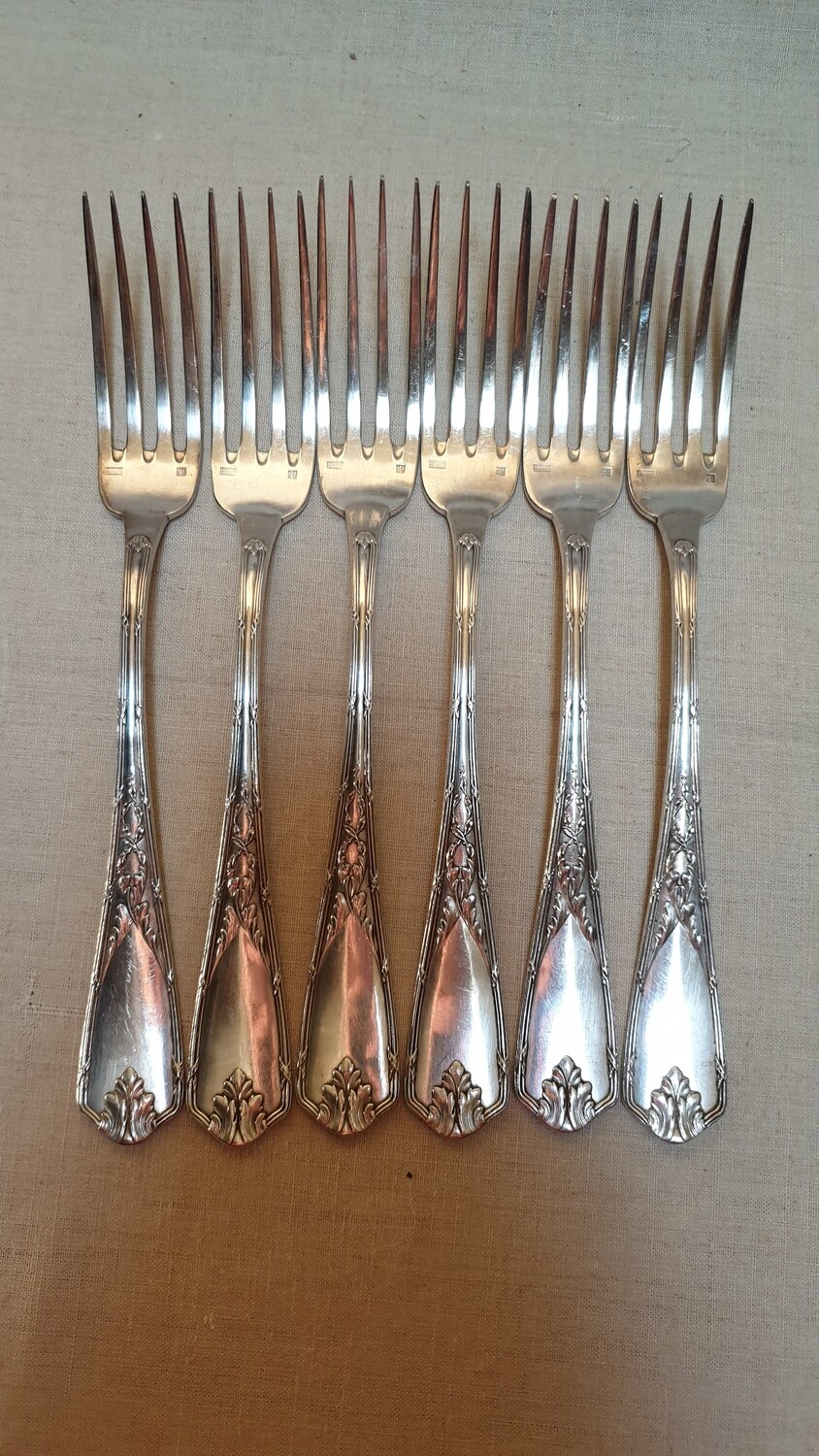 Six fourchettes  en métal argenté