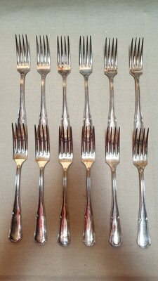 12 fourchettes en métal argenté