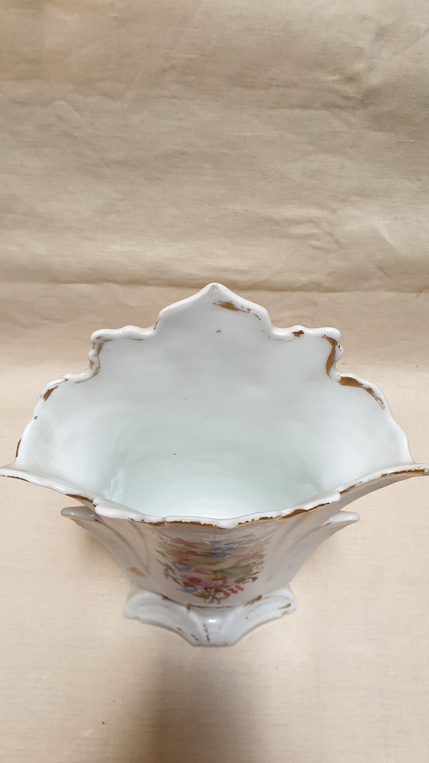 Magnifique bouquetière - 19è - H-29cm L- 23cm