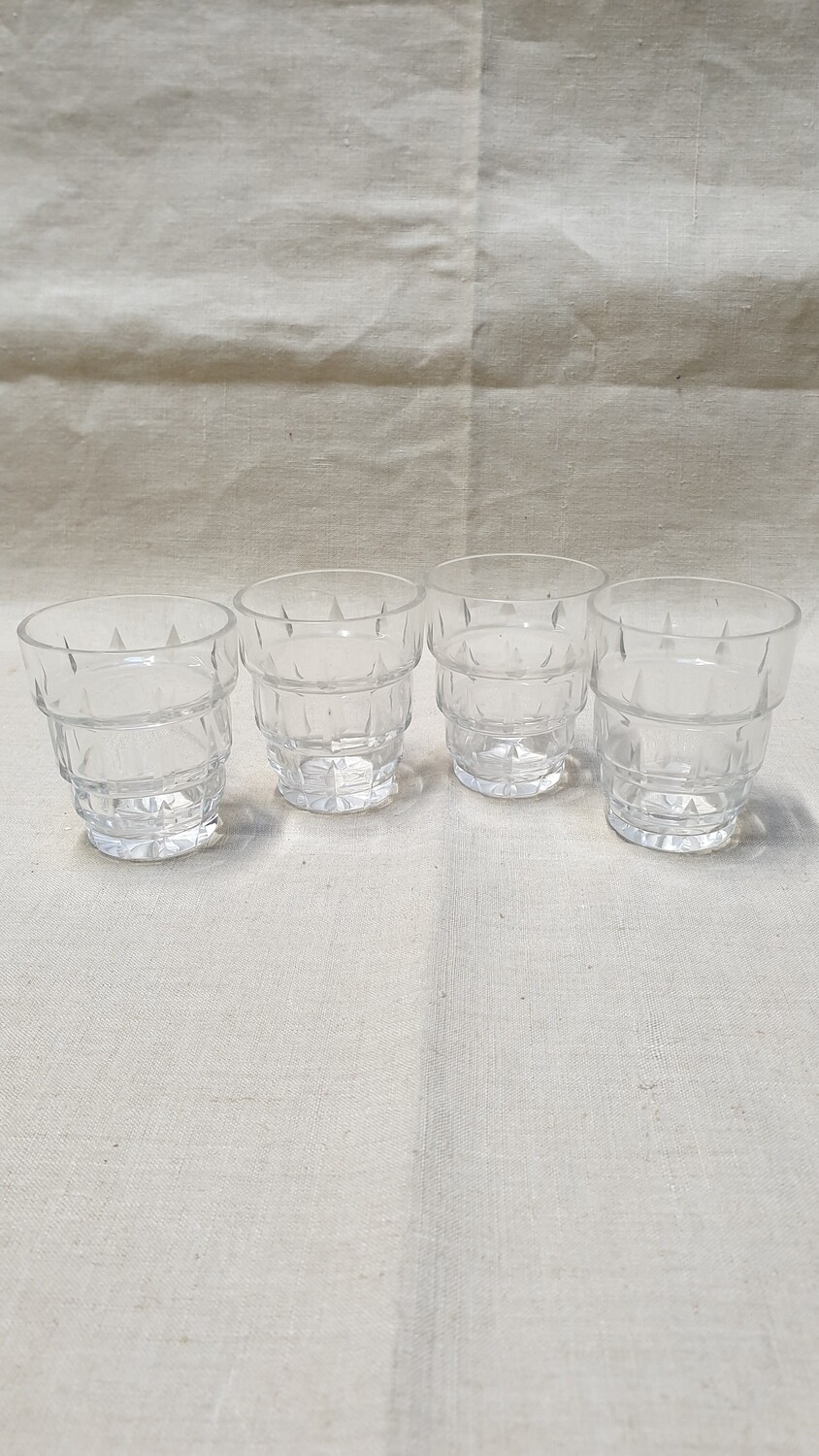 4  verres en cristal H-7 cm