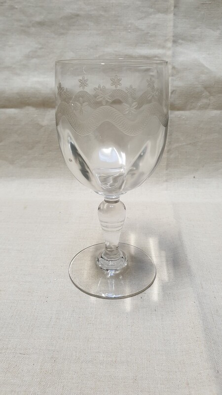 Verre à vin en cristal avec des motifs H-16cm