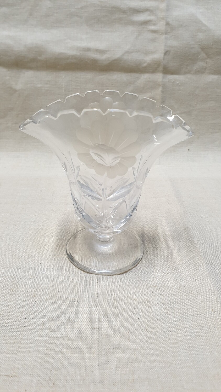 Magnifique vase ancien en cristal gravé H-11cm L-10cm