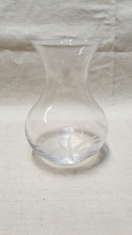 Vase ou cruche en cristal gravé H-12 D-6cm en entrée